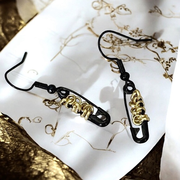 5 For $25💫Small Punk Rocker Black Safety Pin Gold Chain Dangles Earrings - Picture 1 of 5